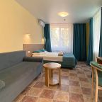 Трехместный номер «Комфорт» без балкона