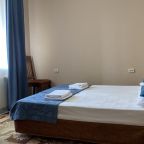 Двухкомнатный семейный номер с двумя балконами