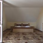 Четырехместный номер «Делюкс» с балконом