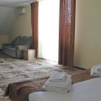 Четырехместный номер «Делюкс» с балконом