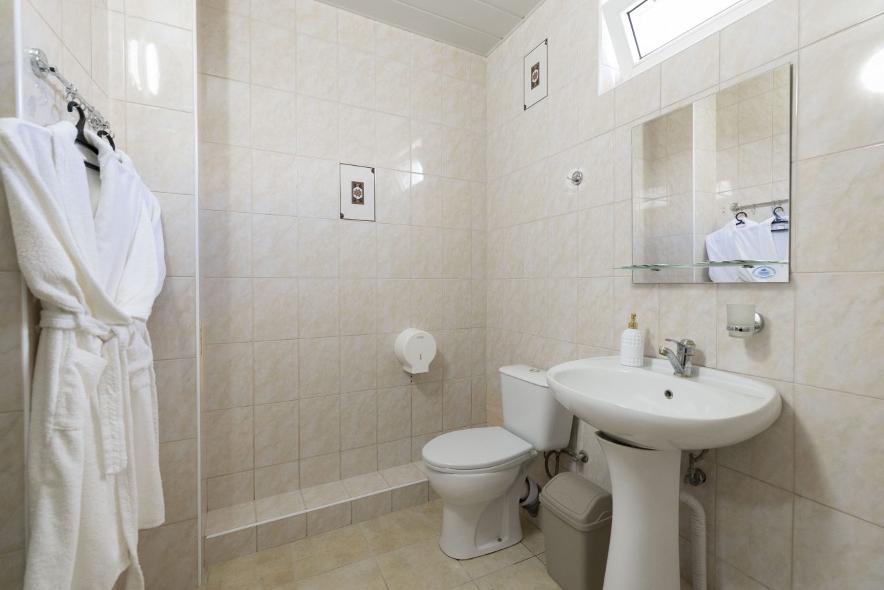 Двухкомнатный семейный номер с двумя балконами