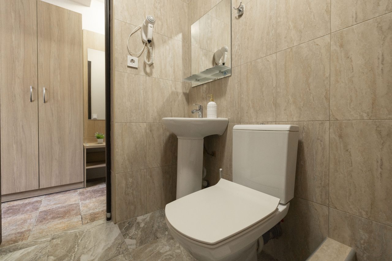 Четырёхместный номер «Делюкс» с балконом и красивым видом