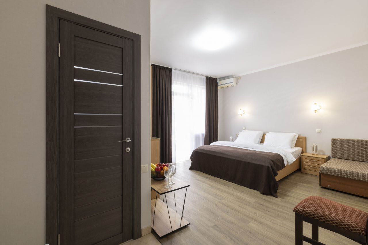 Трёхместный номер «Стандарт» с балконом