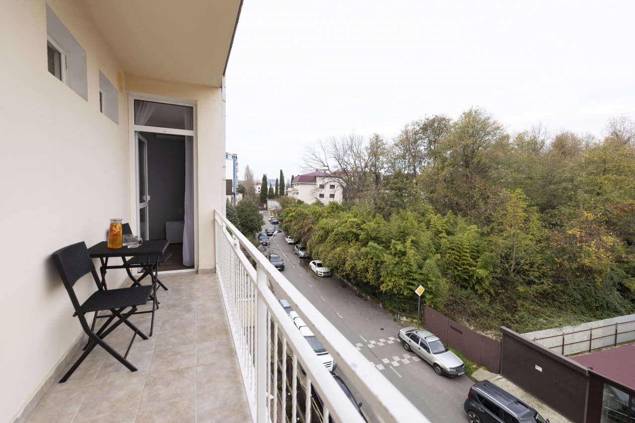 Трёхместный номер «Стандарт» с балконом