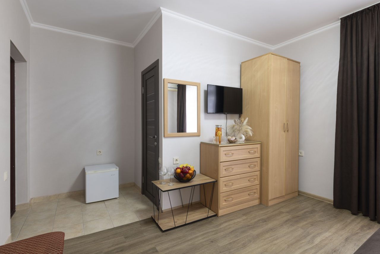 Трёхместный номер «Стандарт» с балконом