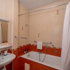 Несколько номеров с полноразмерной ванной