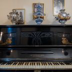 Старинное винтажное фортепиано