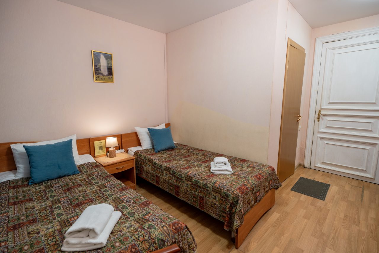 Номер стандарт с раздельными односпальными кроватями