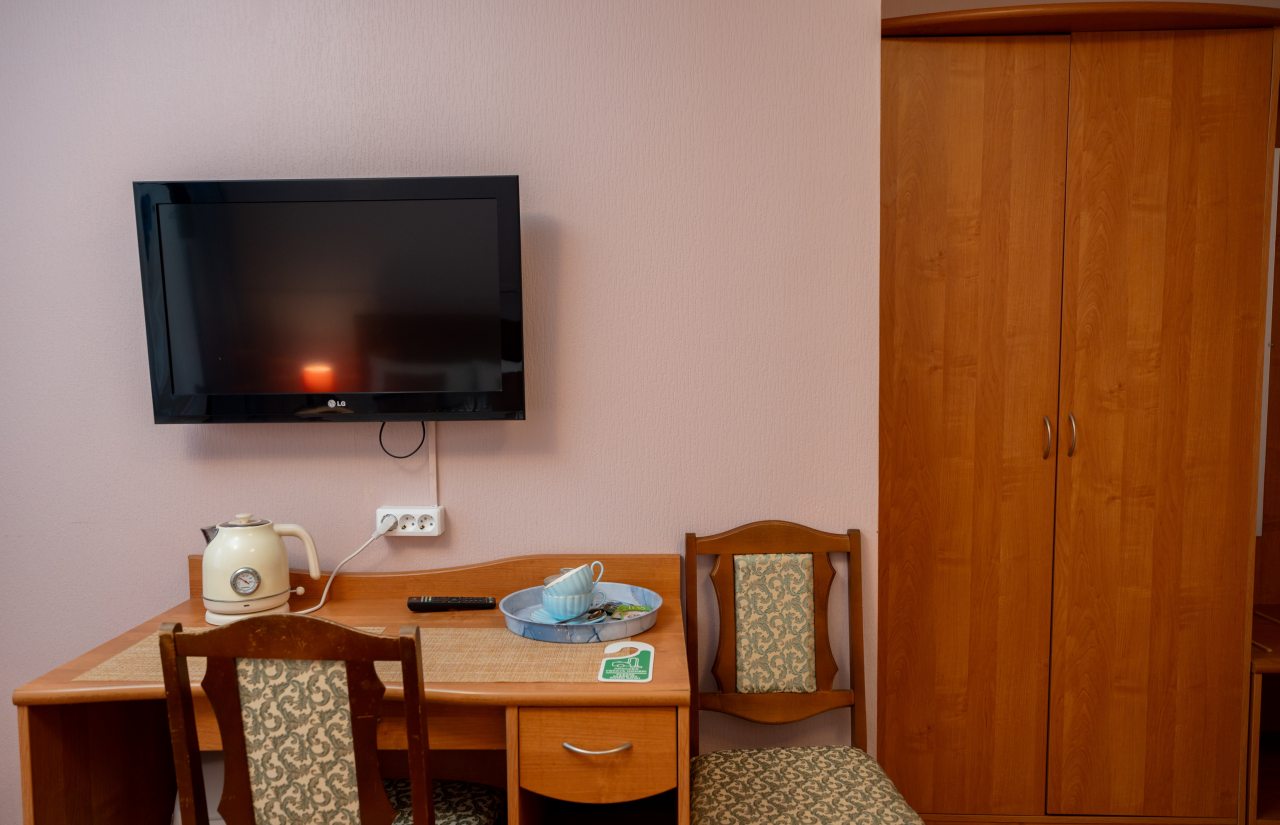 телевизор, чайник, фен, обогреватель