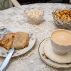 Кофе с блинчиками