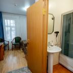 В номере свой санузел с душевой кабиной