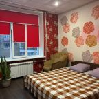 Трехместный номер. Двухспальная кровать и диван.