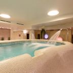 Бассейн спа-отеля Mamaison All-Suites Spa Hotel 5*, Москва