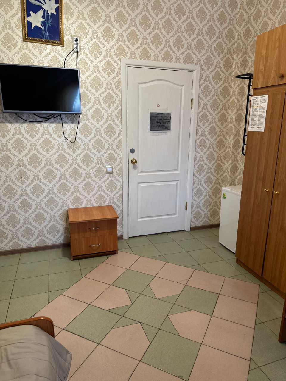 Студио, Гостиница Лотос