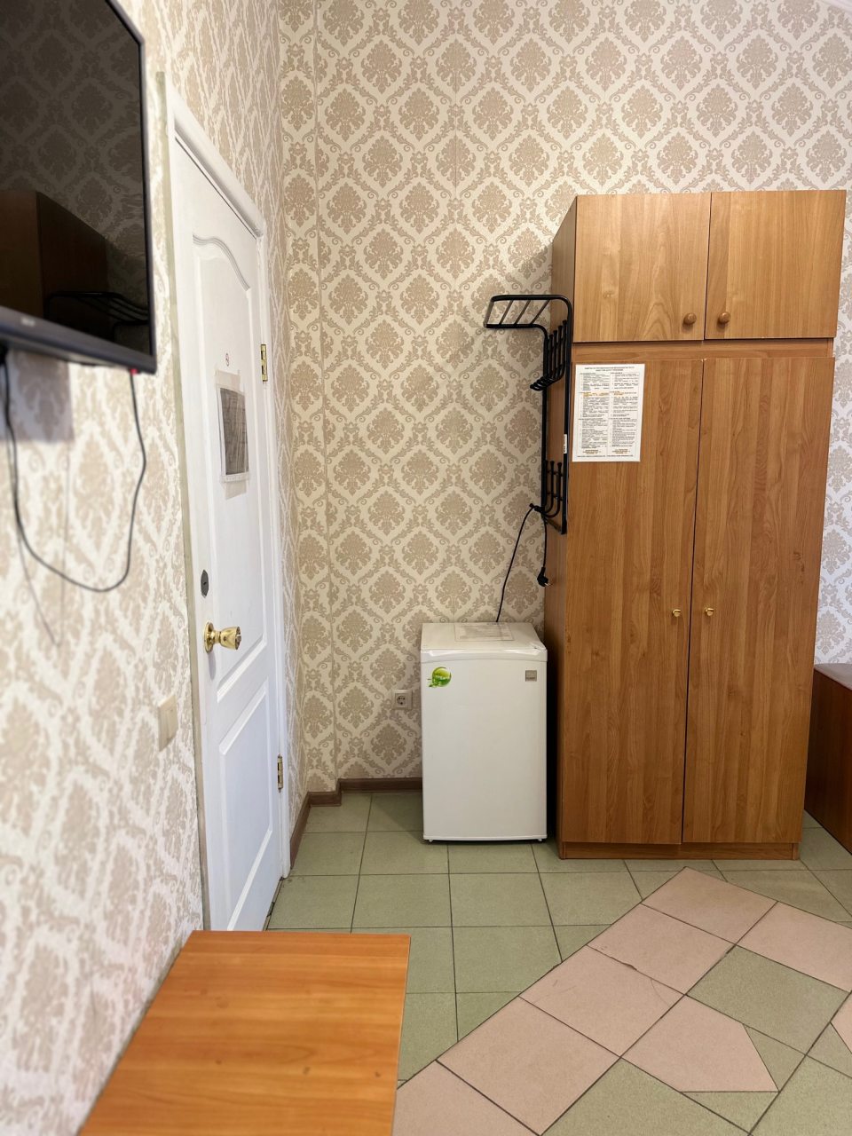 Студио, Гостиница Лотос