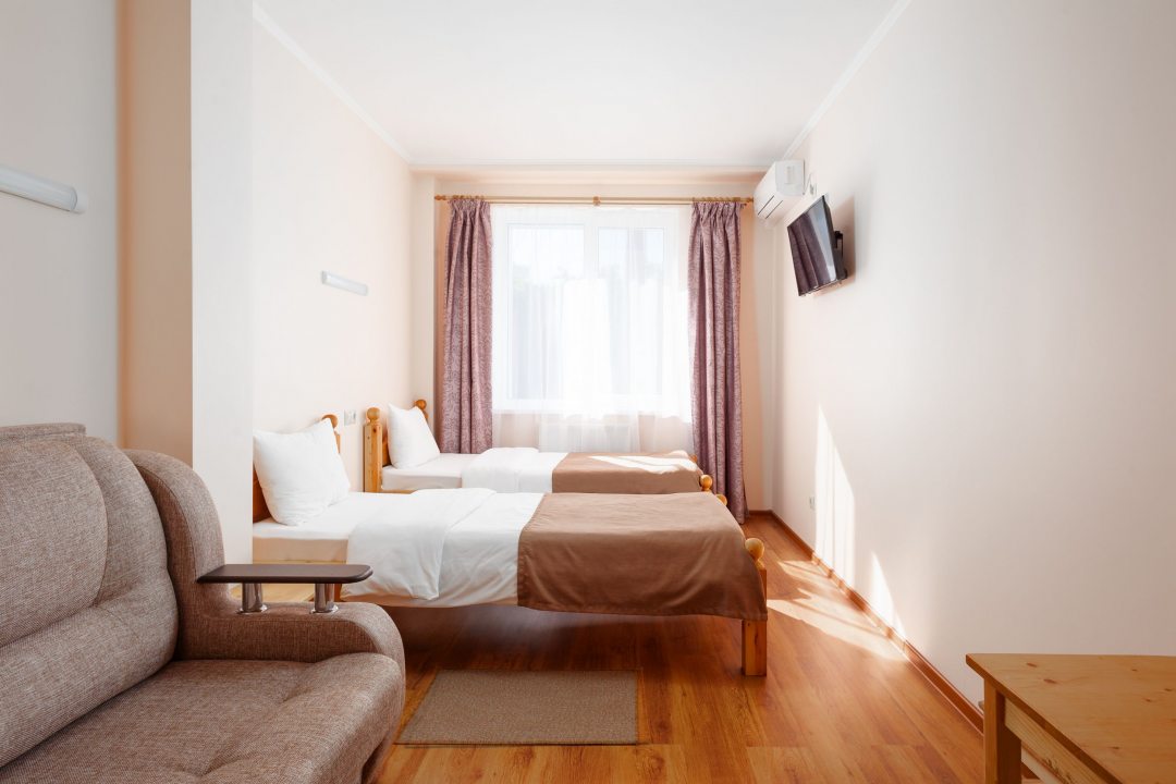 Двухместный (Двухместный номер с 2 отдельными кроватями и дополнительной кроватью) гостиницы Азалия, Адлер