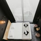 Студио (Стандартный трехместный номер-студия), Капсульный отель Say Wow Capsule Hotel