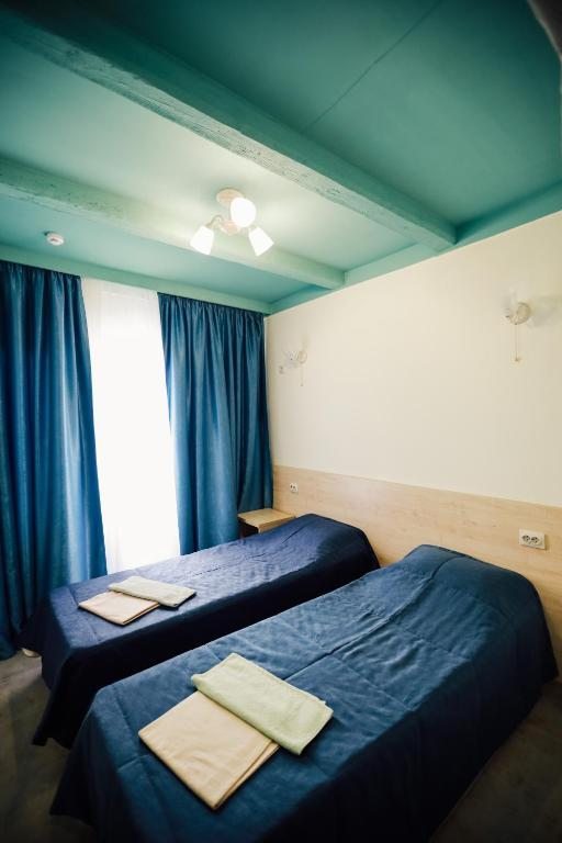 Двухместный (Улучшенный двухместный номер с 1 кроватью или 2 отдельными кроватями и видом на море) гостевого дома Чайка-1, Дербент