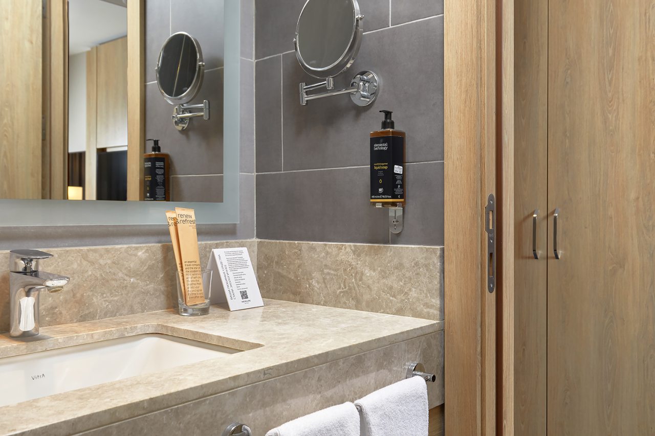 Двухместный (Стандартный номер с одной двуспальной кроватью), Отель Mercure Нижний Новгород Центр