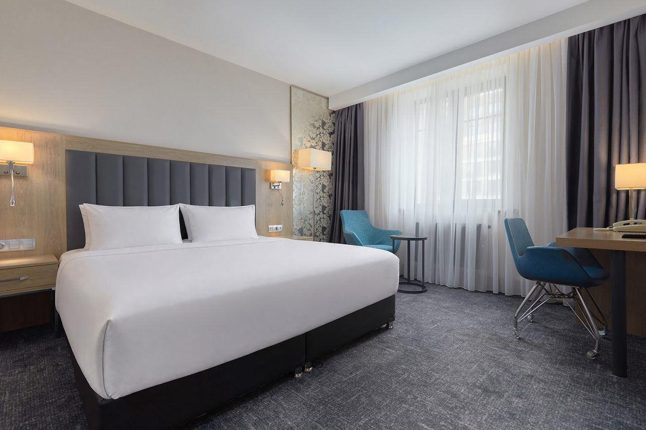Двухместный (Стандартный номер с одной двуспальной кроватью), Отель Mercure Нижний Новгород Центр