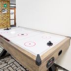 Настольные игры и/или пазлы, Капсульный хостел Capslock