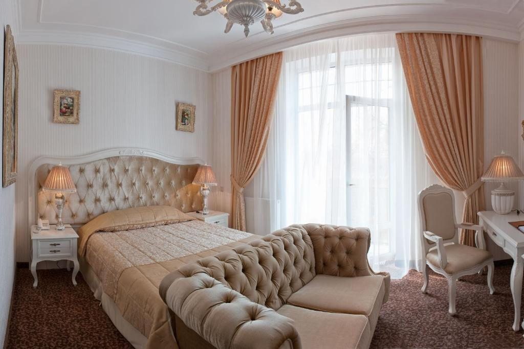Двухместный (Улучшенный номер с кроватью размера «king-size») отеля Государев дом, Сергиев Посад