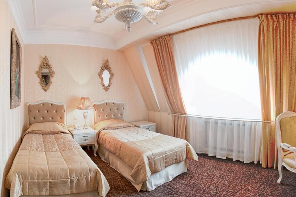 Двухместный (Улучшенный двухместный номер с 2 отдельными кроватями) отеля Государев дом, Сергиев Посад