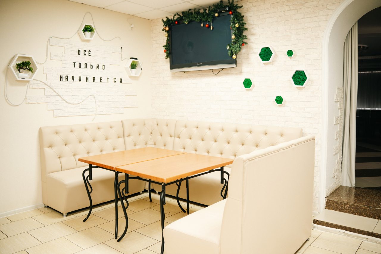 Бильярдная, Гостиница Алмаз