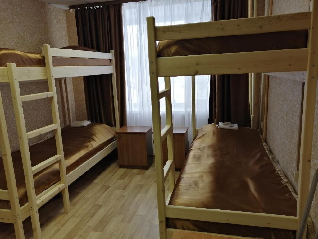 Номер (Односпальная кровать в общем номере с 6 кроватями) отеля Север+, Ноябрьск