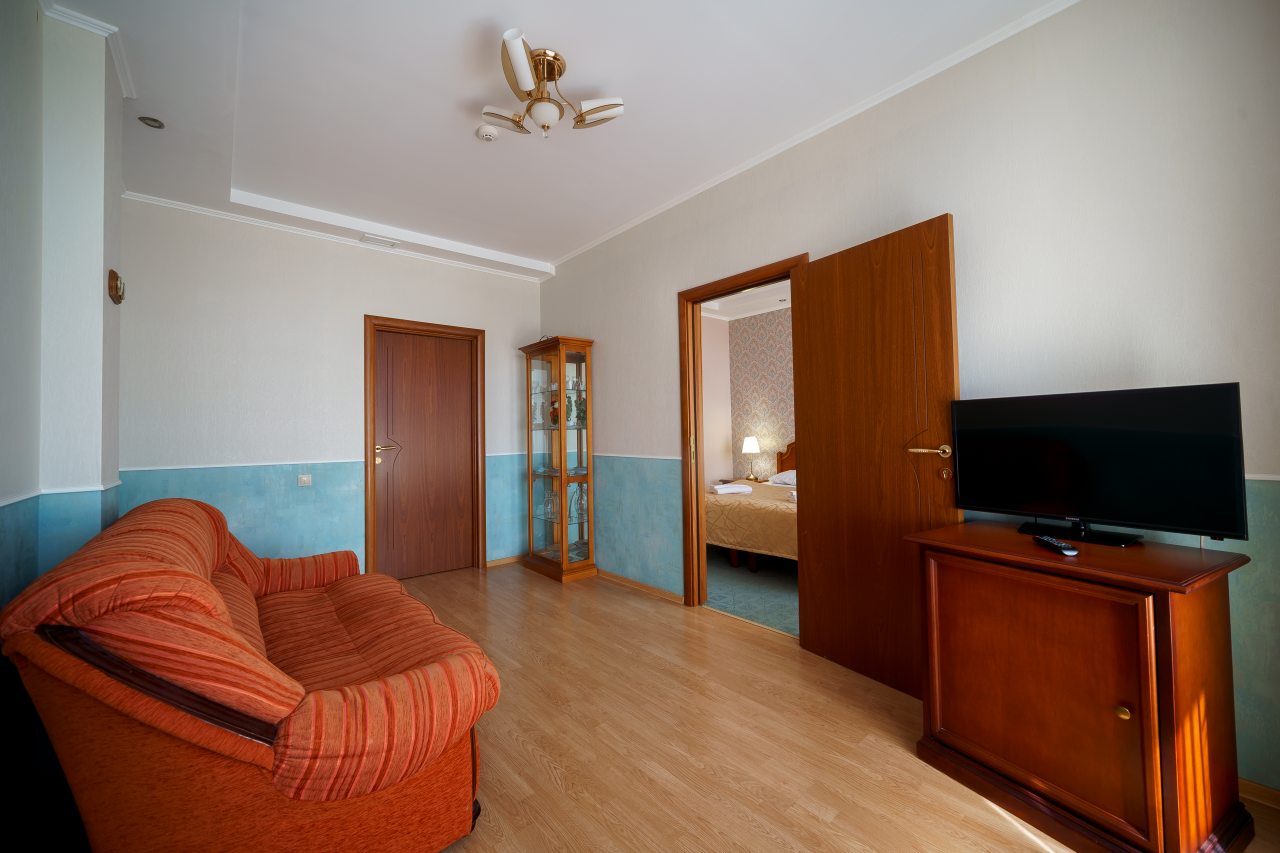 De Luxe (Джуниор Сюит), Гостиница Европа