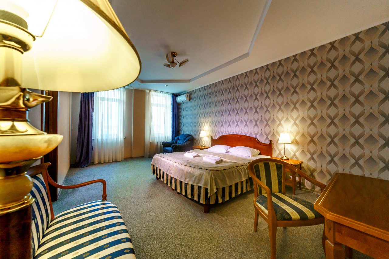 De Luxe (Джуниор Сюит), Гостиница Европа