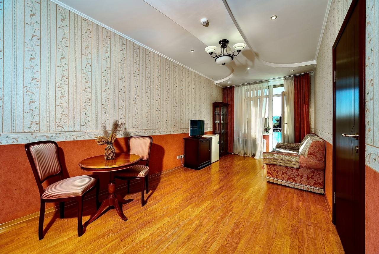 De Luxe (Джуниор Сюит), Гостиница Европа