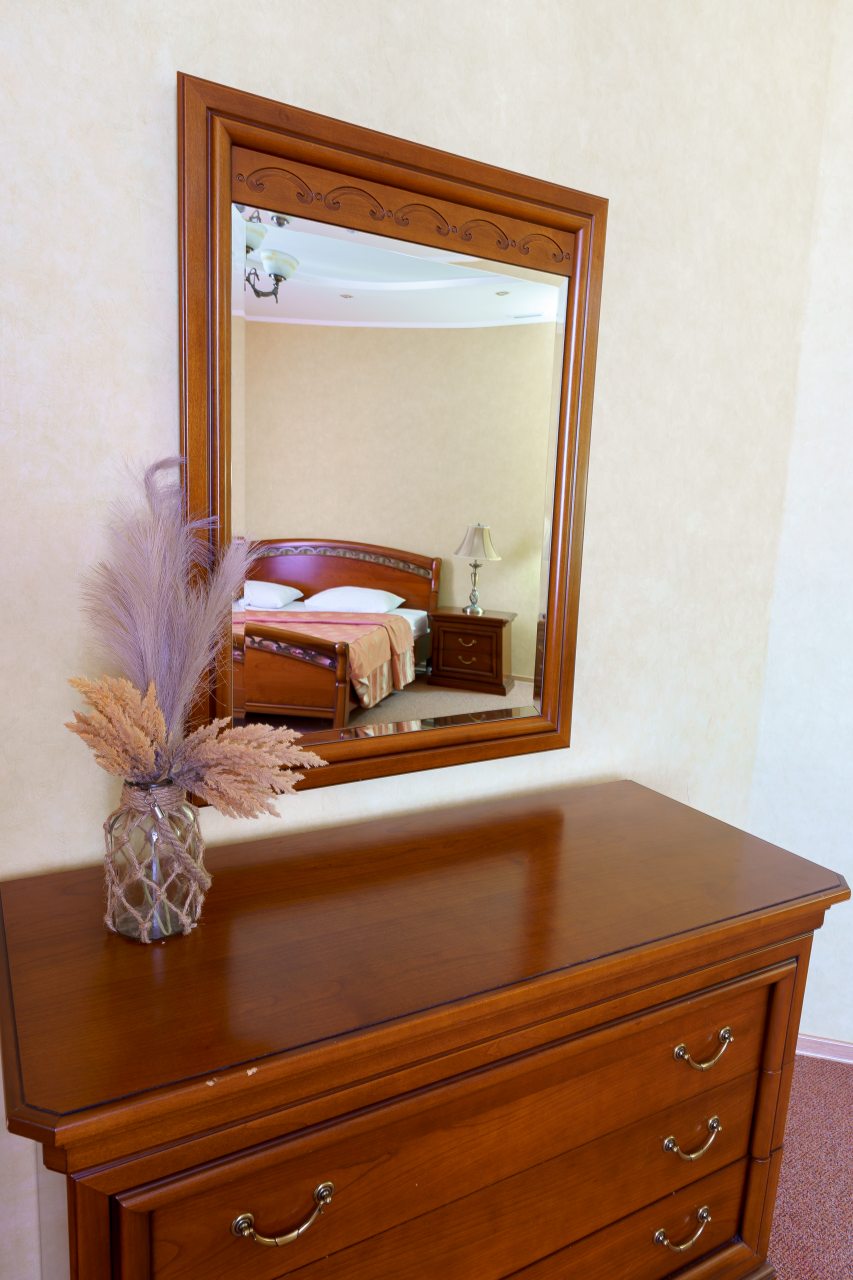 Люкс, Гостиница Европа