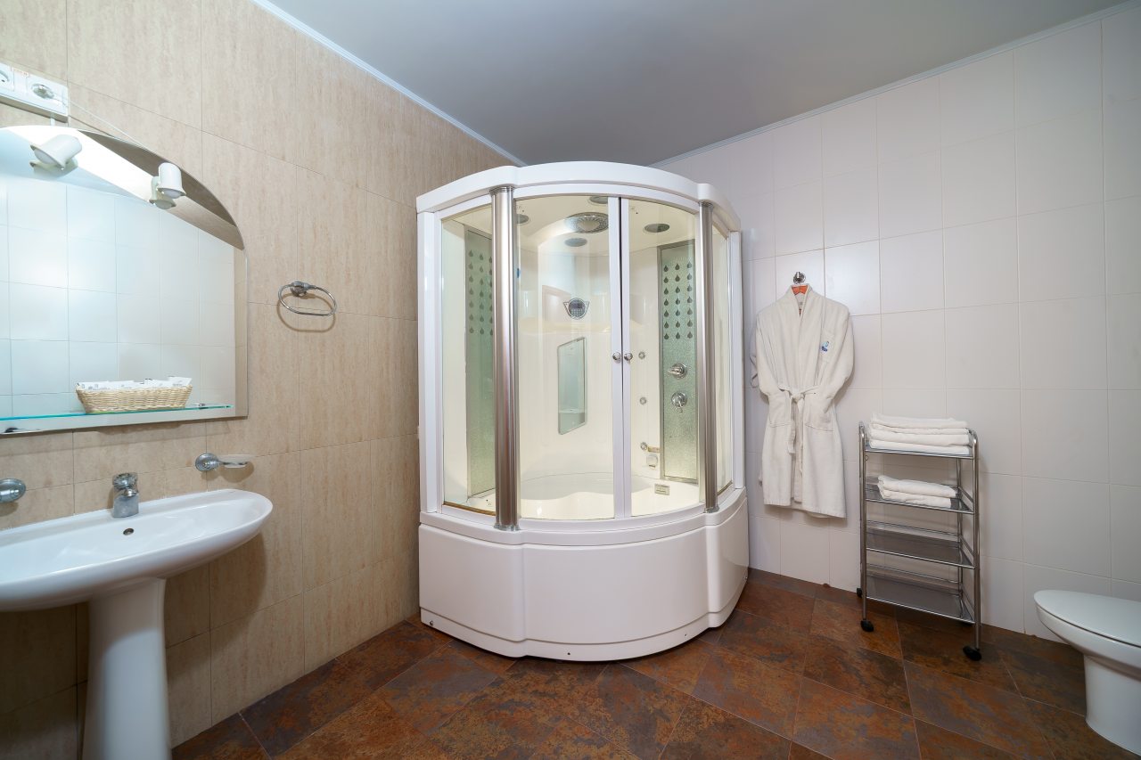 Люкс, Гостиница Европа