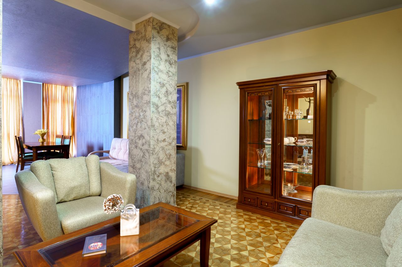 Люкс, Гостиница Европа