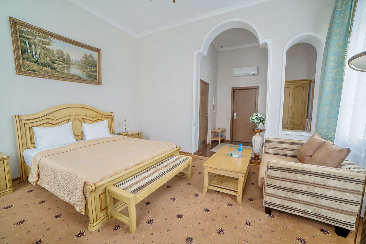 Полулюкс (С двуспальной кроватью), Гостиница Губернаторъ