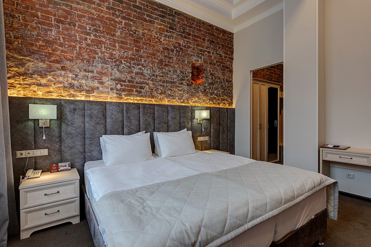 Семейный, Гостиница Губернаторъ