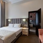 Семейный, Гостиница Губернаторъ