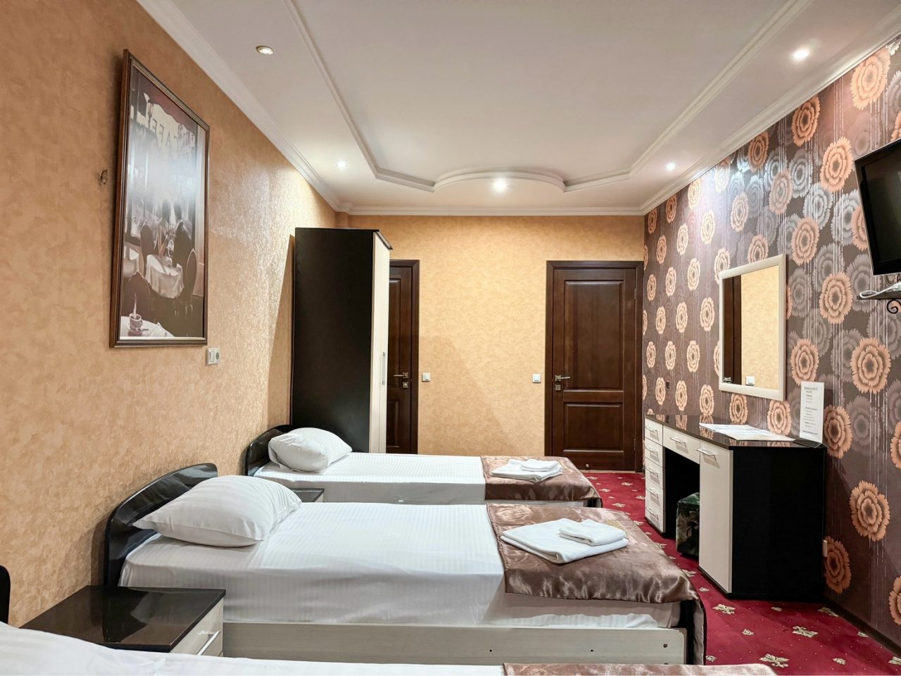 Трехместный (Стандарт Трёхместный с 3 отдельными кроватями) гостиницы Альянс, Краснодар