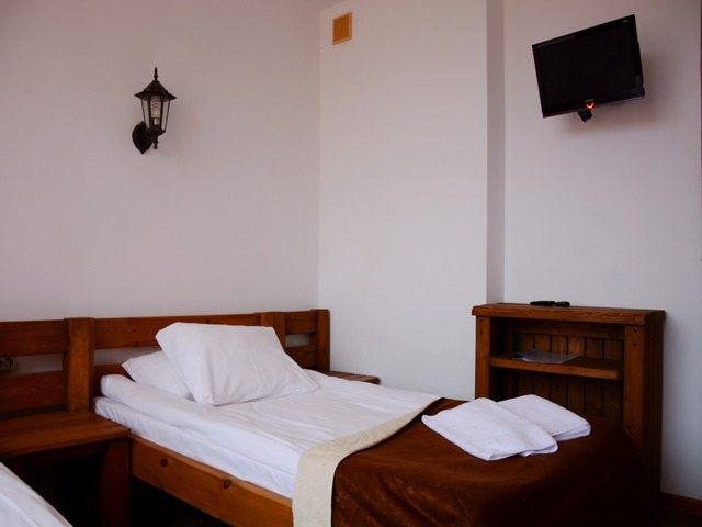 Четырехместный (Двухкомнатный, С удобствами на 2 комнаты) отеля Карелия, Кондопога