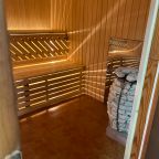 Баня, Гостиница Мона Лиза