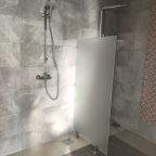 Баня, Гостиница Мона Лиза