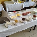 Континентальный завтрак, Гостиница Мона Лиза