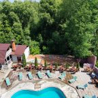 Открытый плавательный бассейн, Гостиница Мона Лиза