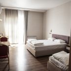 Семейный, Гостиница Мона Лиза