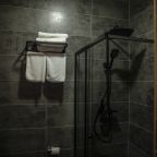 Семейный, Гостиница Мона Лиза