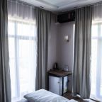 Полулюкс, Гостиница Мона Лиза