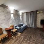 Полулюкс, Гостиница Мона Лиза