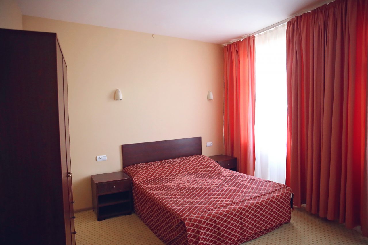 Номер 25–30 кв. м для 1–3 человек.