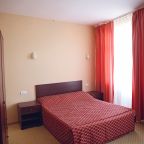 Номер 25–30 кв. м для 1–3 человек.